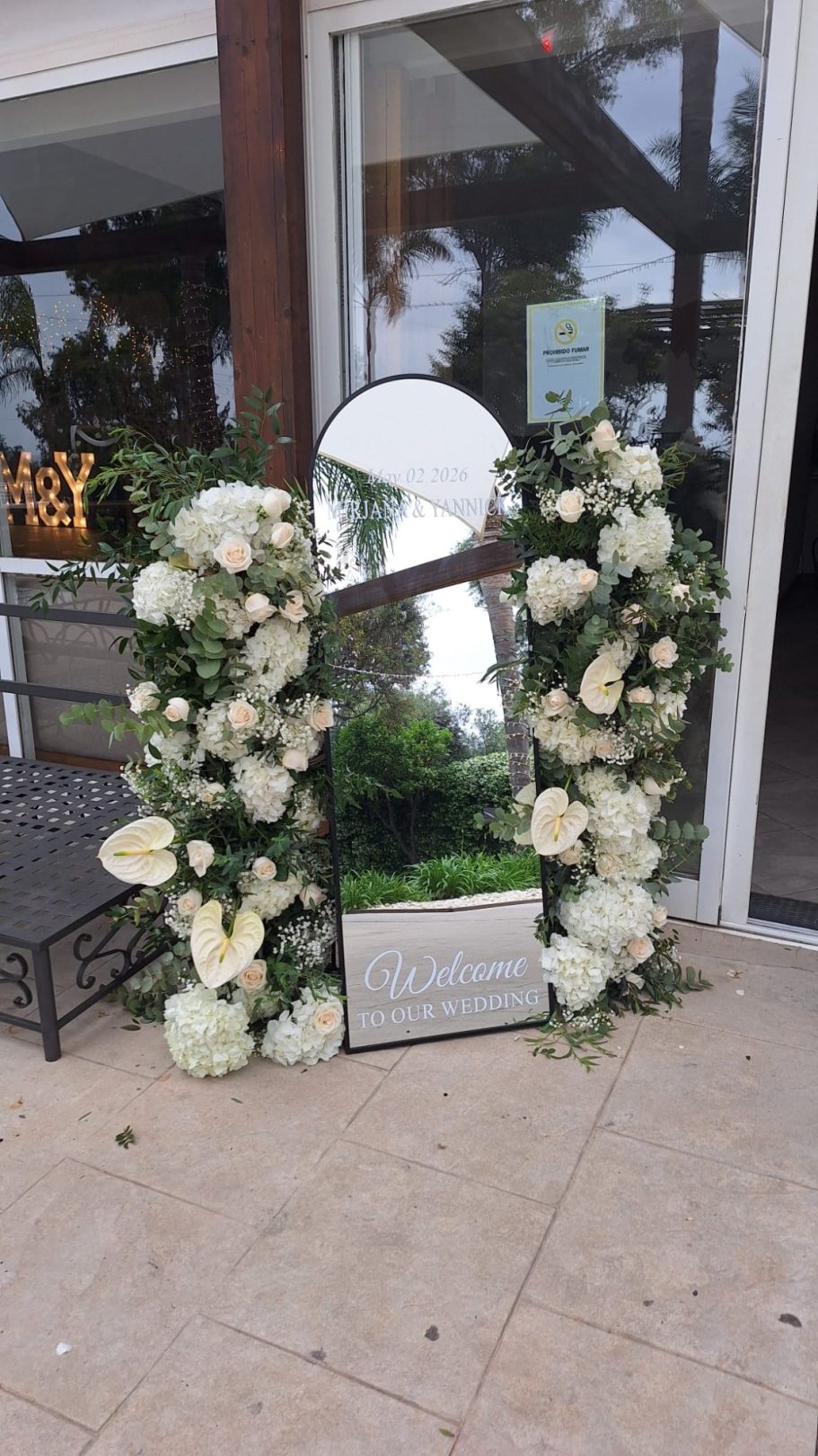 Espejo con Columna Floral